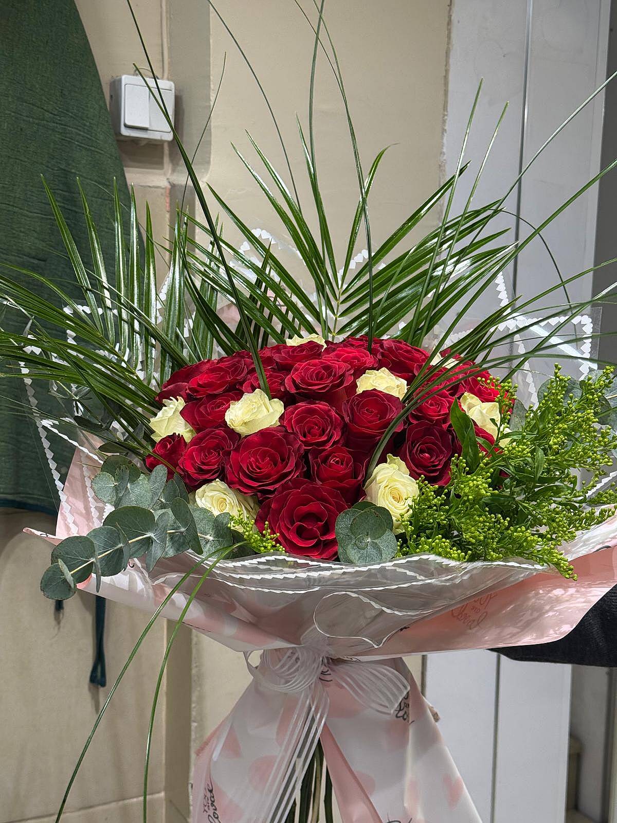 41 Adet Kırmızı Beyaz Karışık Buket